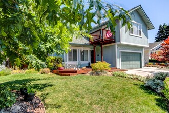 4367 Goodson Way in Rohnert Park, CA - Foto de edificio - Building Photo