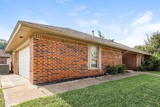 10616 Basswood Canyon Rd in Oklahoma City, OK - Building Photo - Building Photo