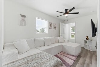 1901 31st St S, Unit 1/2 in St. Petersburg, FL - Building Photo - Building Photo