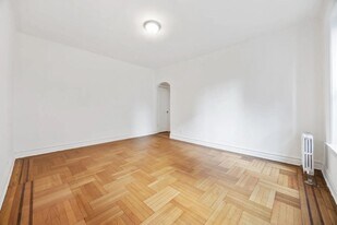 12 Crown St in Brooklyn, NY - Building Photo