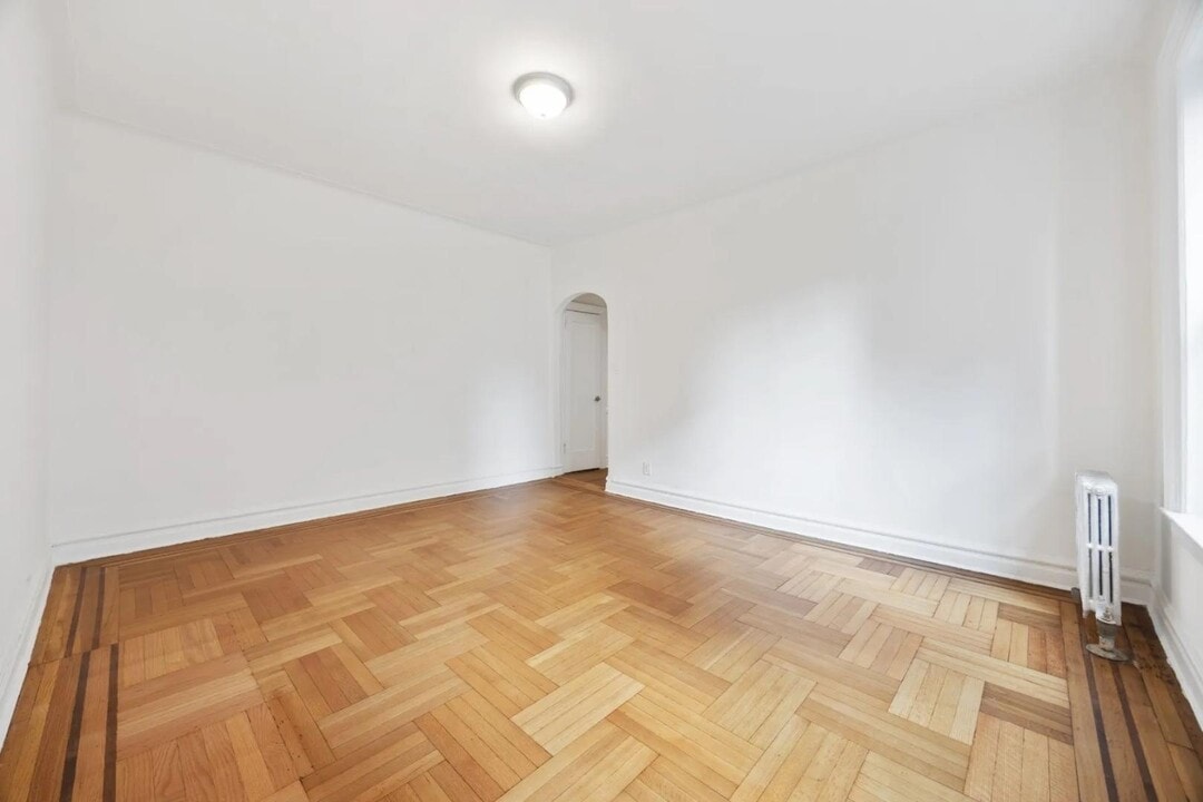 12 Crown St in Brooklyn, NY - Building Photo