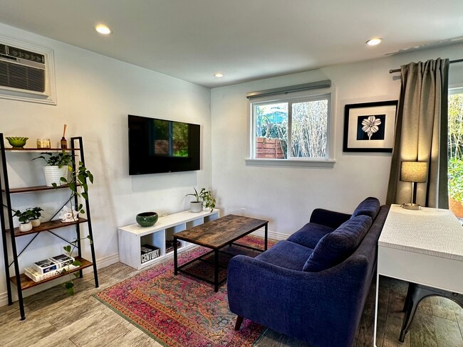 1743 S Orange Grove Ave in Los Angeles, CA - Building Photo - Building Photo