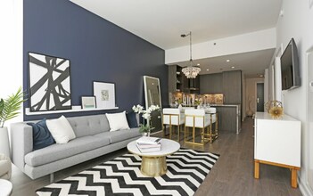 740 N Hudson Ave in Chicago, IL - Foto de edificio - Building Photo