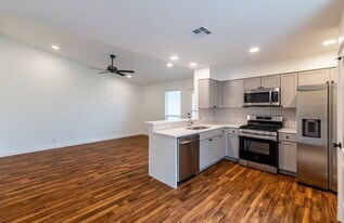 1205 Dobie Dr in Austin, TX - Building Photo