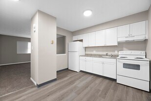 Cedar Court Apartments in Delaware, OH - Building Photo