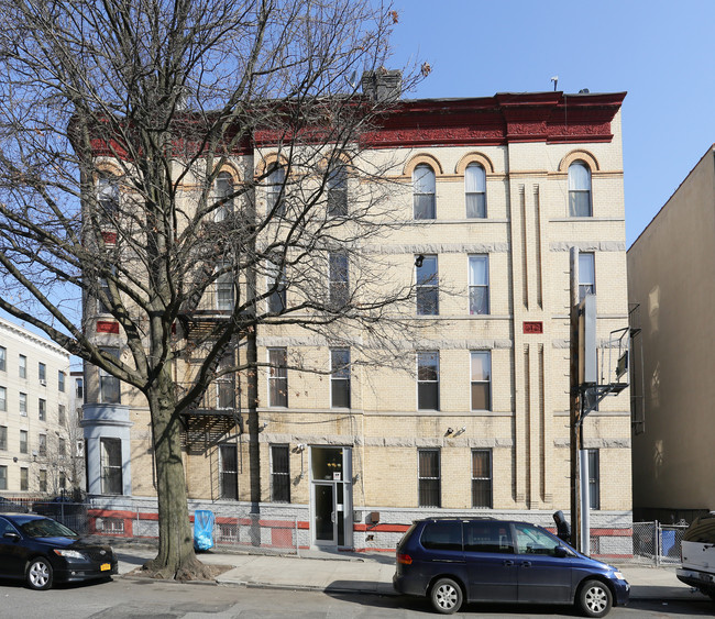 523 Throop Ave in Brooklyn, NY - Building Photo - Building Photo