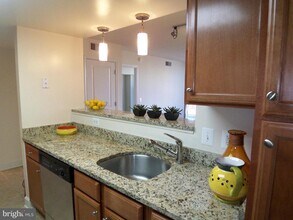 11800 Sunset Hills Rd in Reston, VA - Building Photo - Building Photo