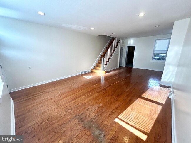 property at 2105 W Seybert St