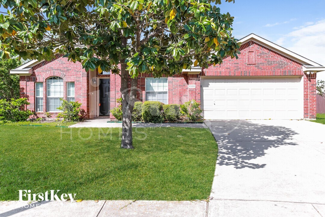 6908 Edgefield Dr in Denton, TX - Building Photo