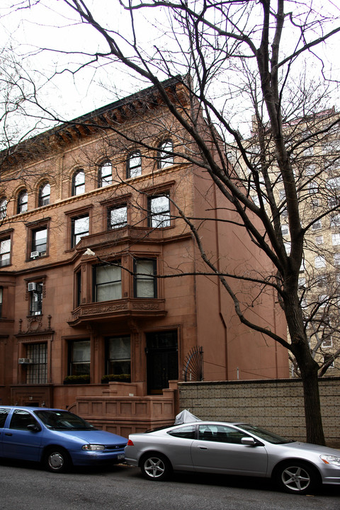 15 W 76th St in New York, NY - Building Photo