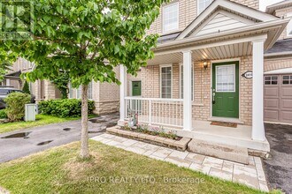 2410 Emerson Dr in Burlington, ON - Building Photo - Building Photo