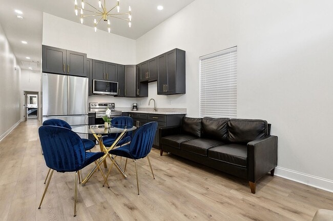 2548 N Galvez St in New Orleans, LA - Foto de edificio - Building Photo