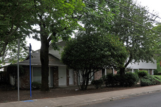 Tiffany Manor in Milwaukie, OR - Building Photo - Building Photo