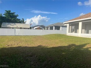 2504 Floyd Ave S in Lehigh Acres, FL - Foto de edificio - Building Photo