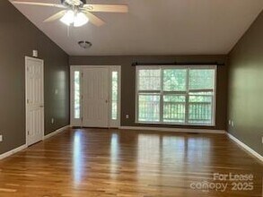 25 Bluff Cove Rd in Weaverville, NC - Building Photo - Building Photo