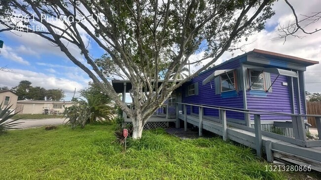 property at 2961 Plumosa Ln