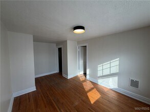 180 Richmond Ave in Buffalo, NY - Building Photo - Building Photo
