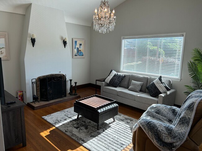 424 Dorado Way in South San Francisco, CA - Building Photo - Building Photo