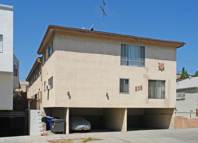 605 N Sweetzer Ave in Los Angeles, CA - Building Photo - Building Photo