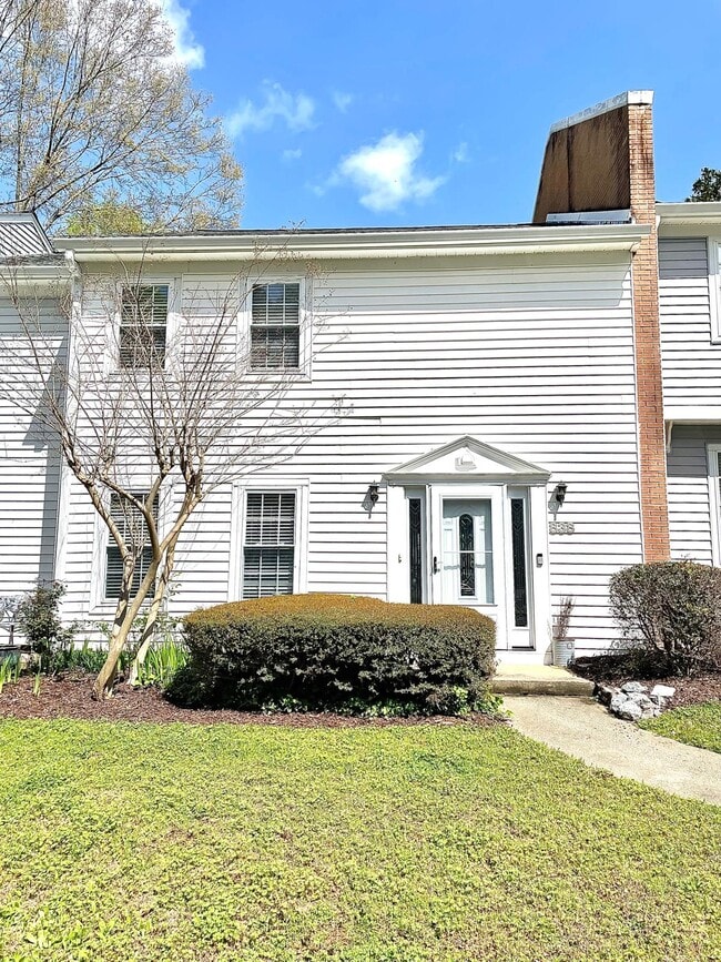 property at 838 Heritage Sq