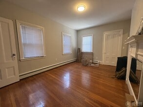 63 Dana St, Unit 8 in Cambridge, MA - Foto de edificio - Building Photo