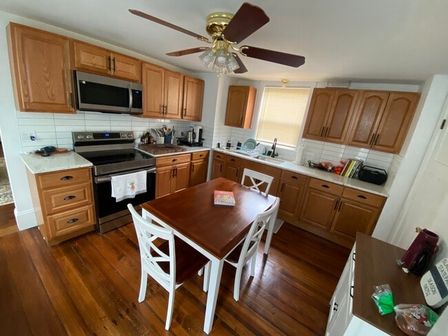 66 Garfield Ave, Unit 1