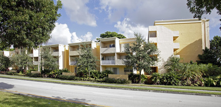 The Beach Club at Fontainebleau Park in Miami, FL - Building Photo - Building Photo