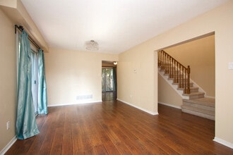 129 Vail Meadows Crescent in Bowmanville, ON - Building Photo - Building Photo