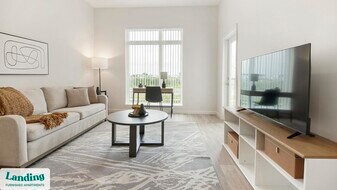 5256 International Dr in Orlando, FL - Building Photo