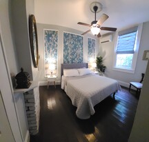 2431 Dauphine St, Unit Dauphine Guesthouse in New Orleans, LA - Building Photo