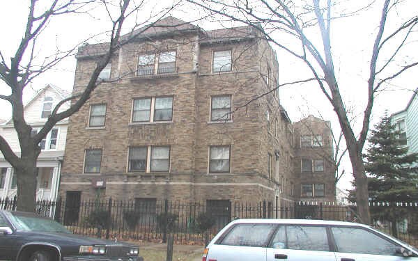 2242 N Monticello Ave in Chicago, IL - Building Photo