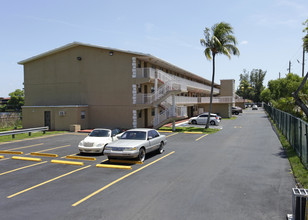 Silverado Apartments in Miami, FL - Building Photo - Building Photo