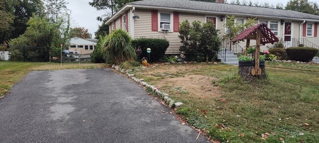 3 Neillian St, Unit #2 in Bedford, MA - Foto de edificio - Building Photo