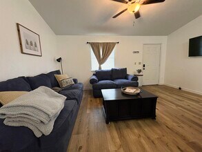 2073 Continental Ave in Tallahassee, FL - Building Photo - Building Photo