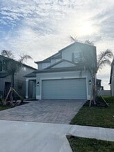 37844 Beacon Brick Dr in Zephyrhills, FL - Building Photo - Building Photo