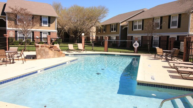 Arbors Of Taylor in Taylor, TX - Foto de edificio - Building Photo