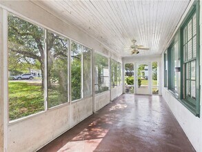 LATE JULY MOVE IN!  Adorable 3 Bedroom 2 Bathroom House in Bryan, TX - Building Photo - Building Photo