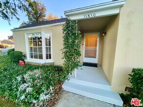 11410 Aqua Vista St in Los Angeles, CA - Building Photo - Building Photo