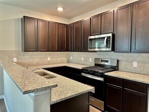 2362 Tavo Trails Dr, Unit 2P in Conroe, TX - Building Photo - Building Photo