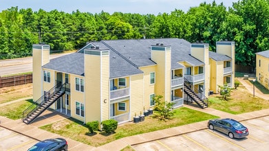 River Oaks Apartments in Shreveport, LA - Building Photo - Building Photo