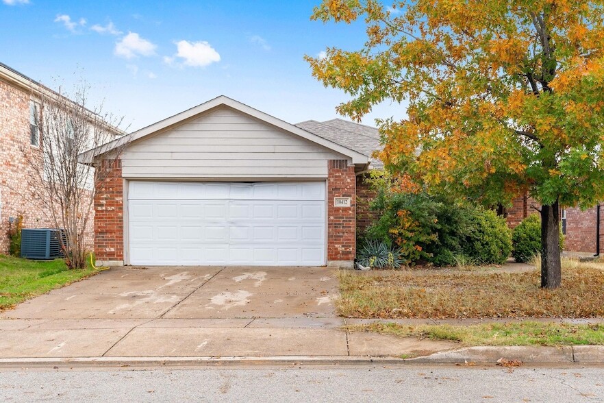 10412 Turning Leaf Trail, Unit 41 in Fort Worth, TX - Building Photo