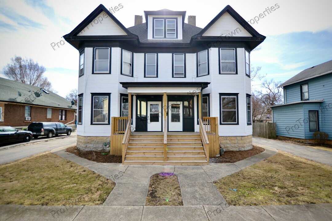 208 Lincoln St in Joliet, IL - Building Photo