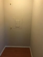 9803 Walnut St, Unit Unit305 in Dallas, TX - Building Photo - Building Photo