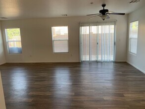 4140 Brassy Boots Ct in Las Vegas, NV - Building Photo - Building Photo