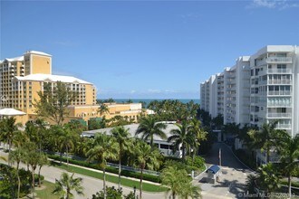 650 Ocean Dr-Unit -7A in Key Biscayne, FL - Foto de edificio - Building Photo