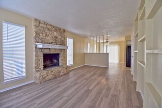 8603 Fathom Cir, Unit Fathom Cir 8603 - Unit A in Austin, TX - Building Photo - Building Photo