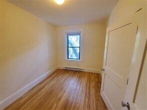 931 Massachusetts Ave, Unit 5 in Cambridge, MA - Building Photo - Building Photo