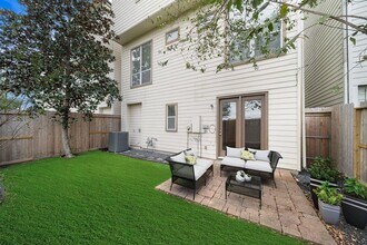 2828 Sherwin St in Houston, TX - Building Photo - Building Photo