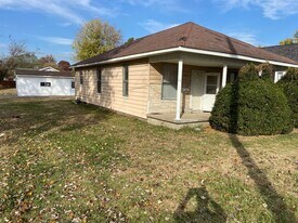 1001 N 13th St in Herrin, IL - Building Photo