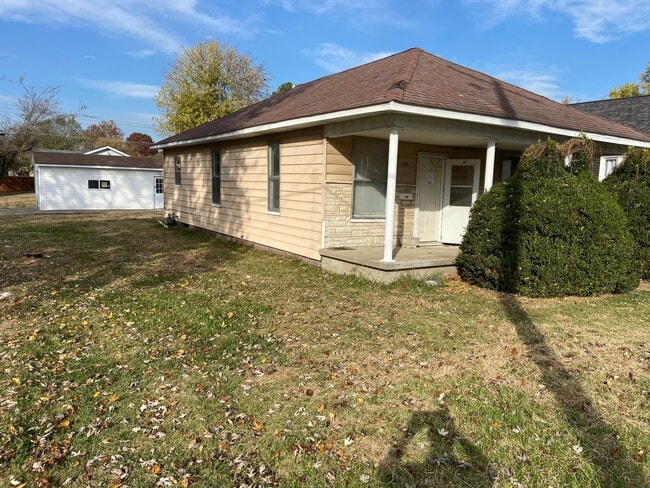 property at 1001 N 13th St